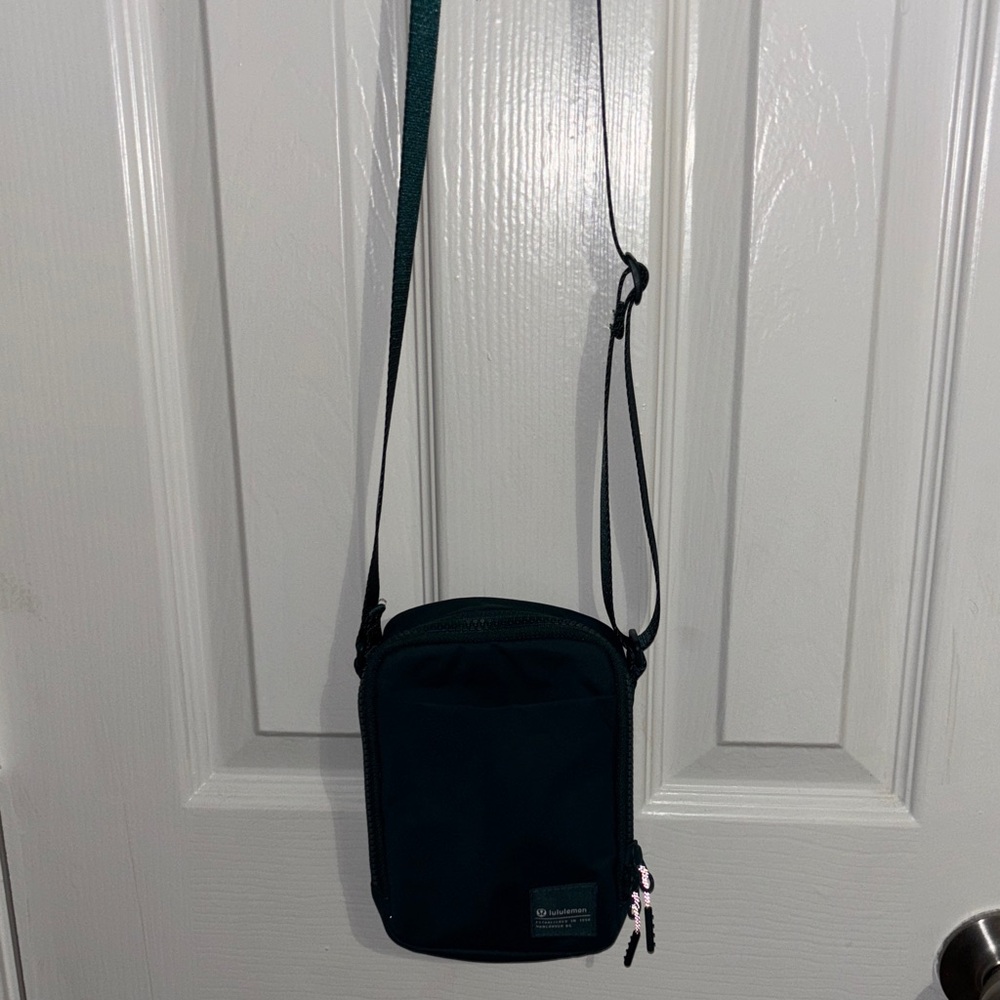 Lululemon Easy Access Crossbody Bag 1.5L (Storm Teal/White)